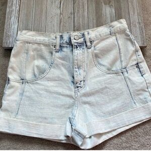 BDG by Urban Outfitters Cream Denim Shorts with Blue Account
25 inches